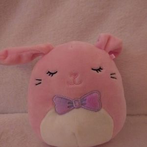 4" Bop w/ bowtie Squishmallow
